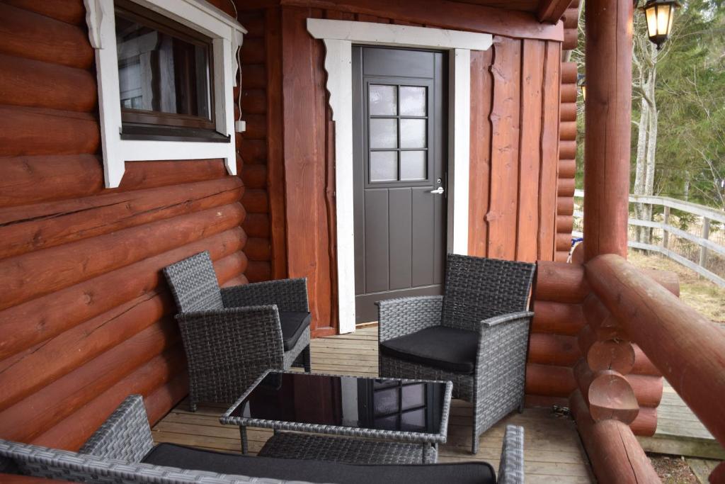 Balkón nebo terasa v ubytování Kaijansaaren Lomamökit