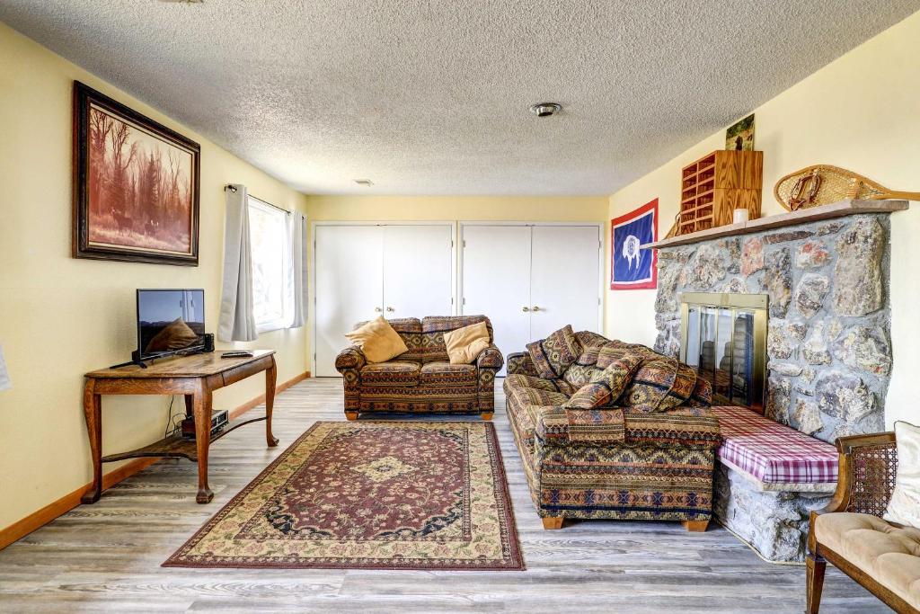 Cody Apartment with Panoramic Mountain Vistas!, Cody (updated prices 2024)