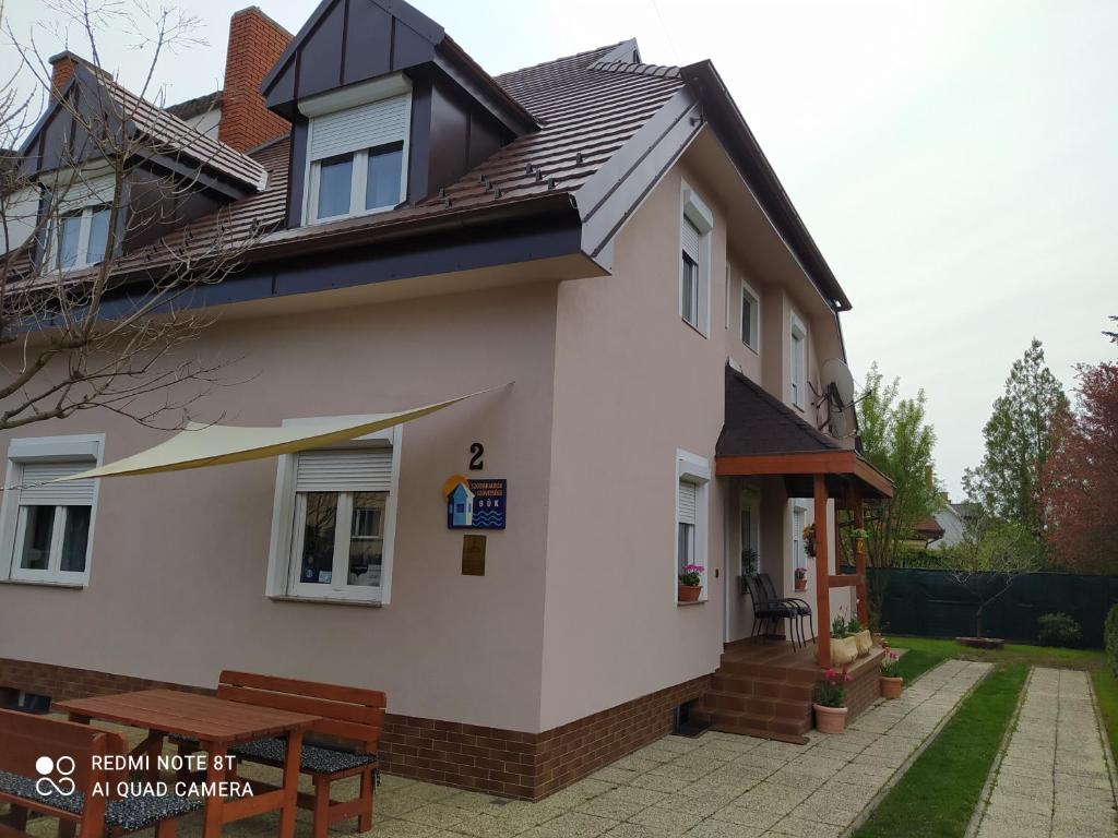 Budova, v ktorej sa apartmán nachádza