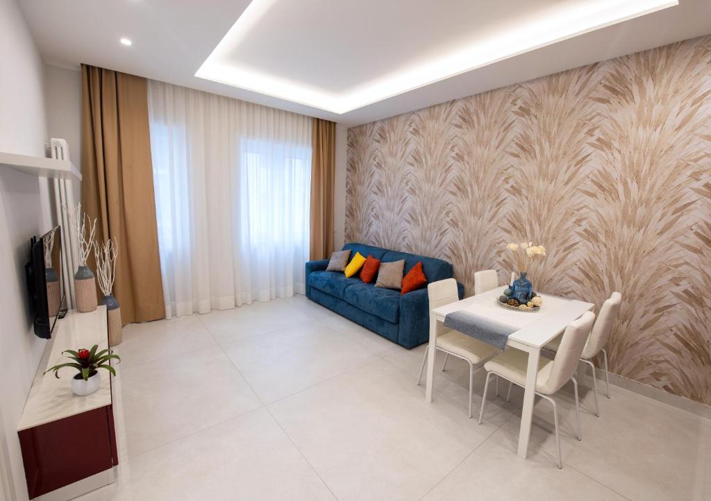 TV a/nebo společenská místnost v ubytování Napoli City Center - Appartamenti e Camere