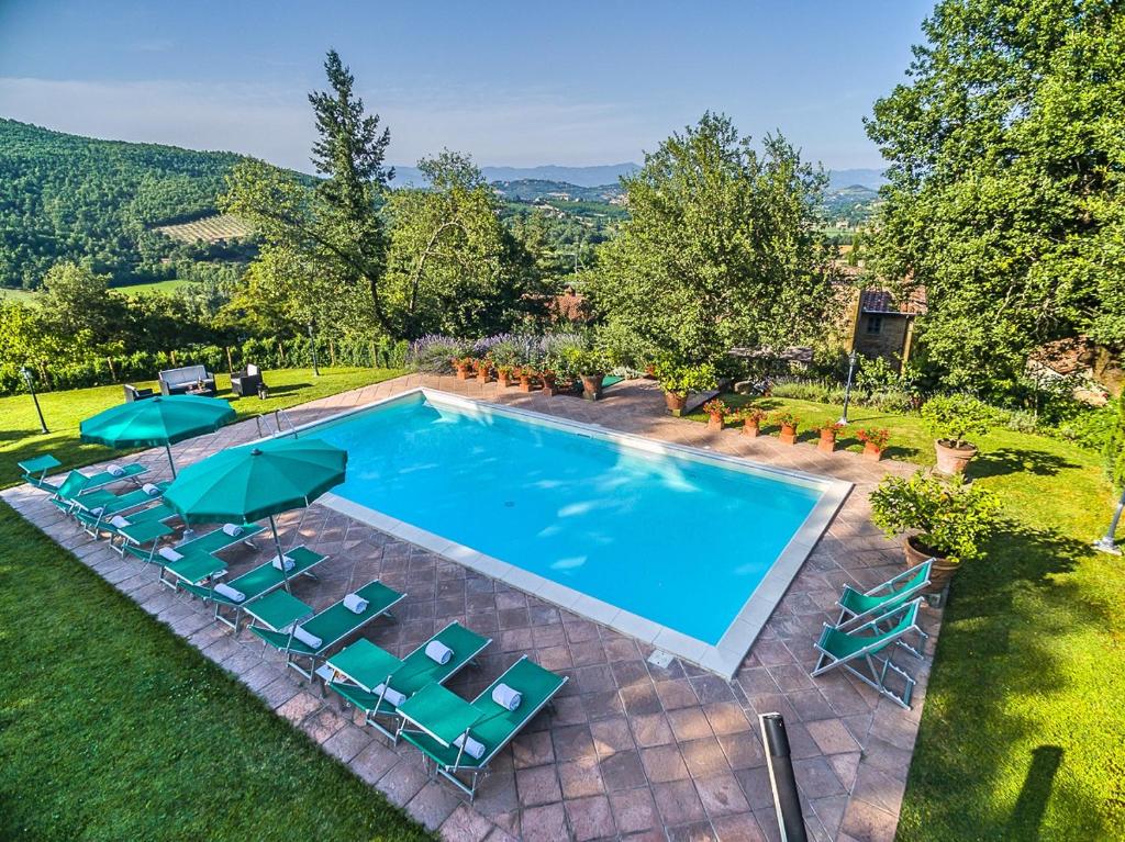 
Vista sulla piscina di Bagno a Ripoli Villa Sleeps 10 with Pool Air Con and WiFi o su una piscina nei dintorni
