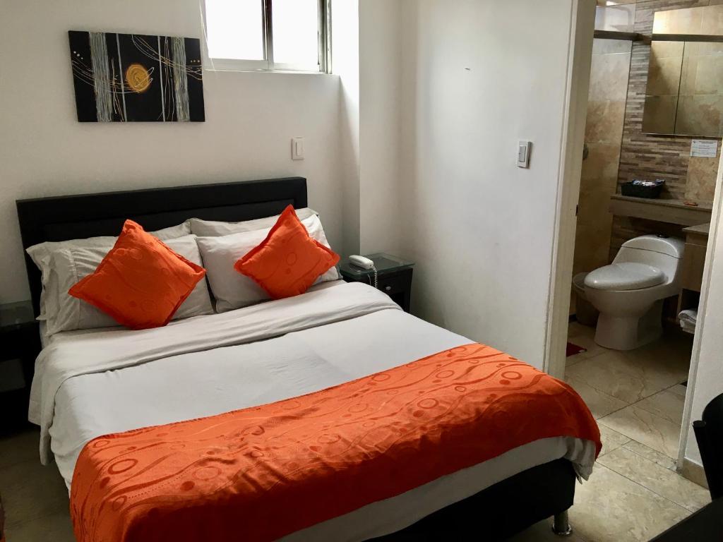 Postel nebo postele na pokoji v ubytování Hotel Fénix Real Bogotá