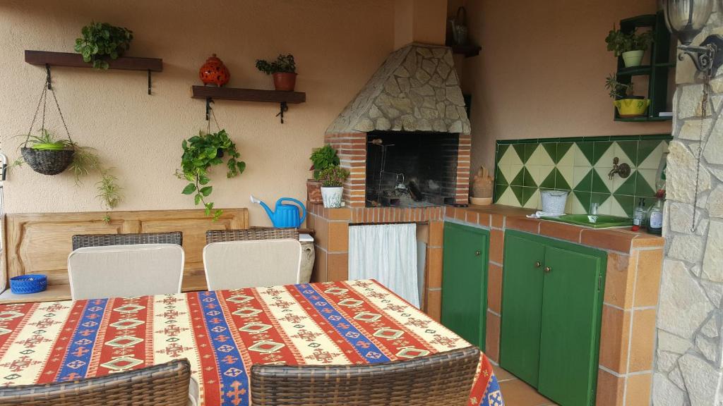 Casita con piscina y barbacoa privada - 一居室房屋