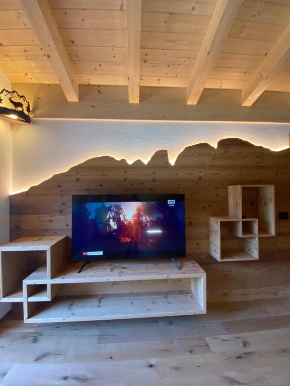 A television and/or entertainment centre at Cèsa Prinoth
