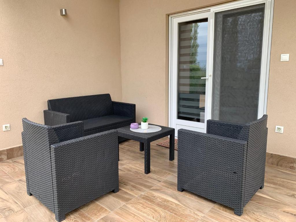 Posedenie v ubytovaní Fullhouse Apartmanház