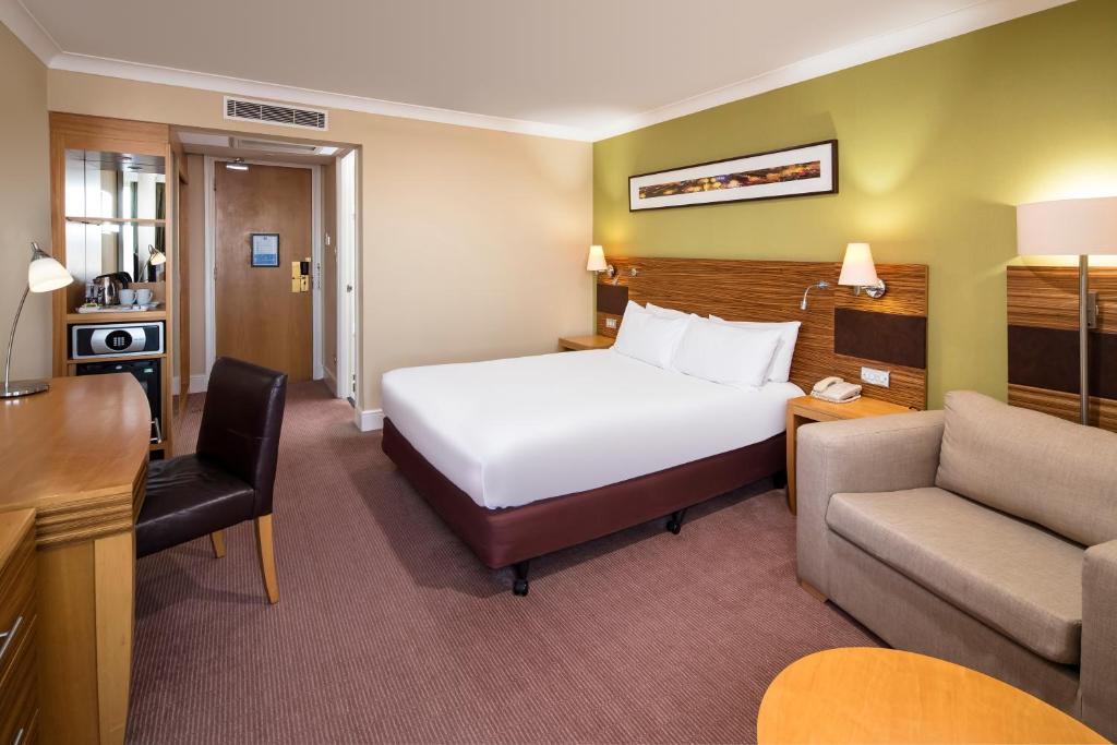 Crowne Plaza Chester, an IHG Hotel - 沙发床的标准大号房间