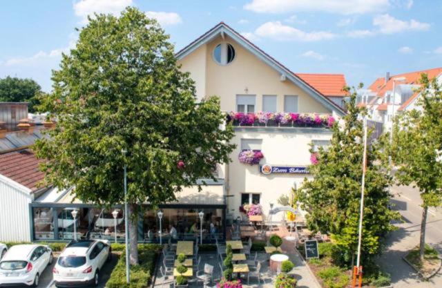 a building with cars parked in front of it at Hotel-Restaurant Zum Bäumle in Süßen