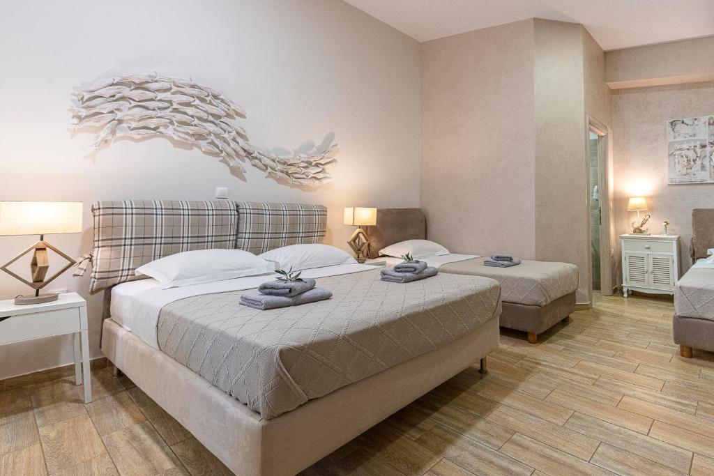 Comfort Stay Airport Studios - FREE shuttle from the Athens airport - Deluxe Quadruple Room