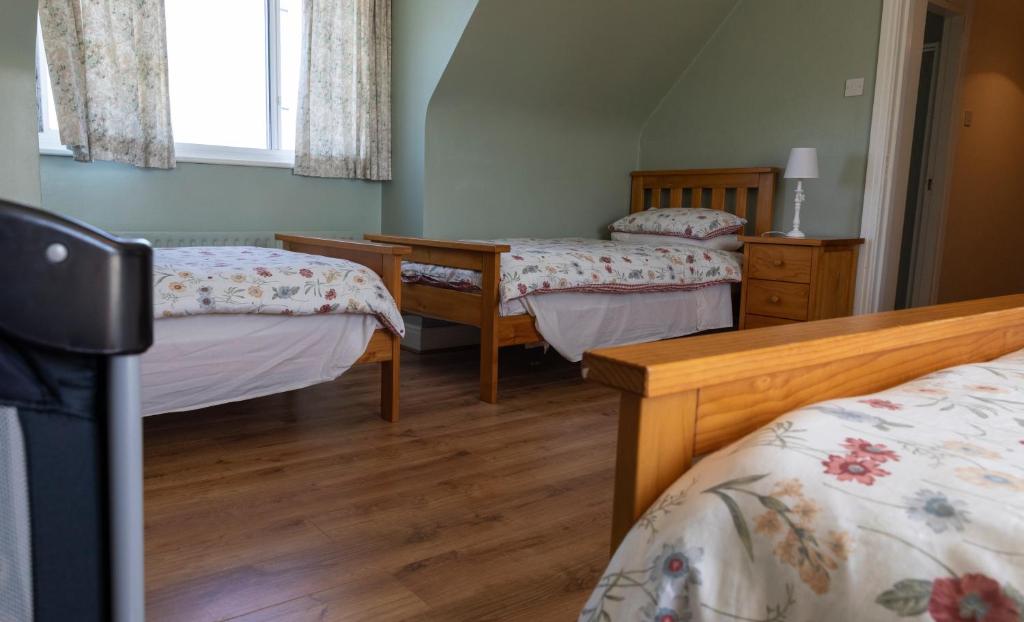 Barrymor Twin, Family and Double Room