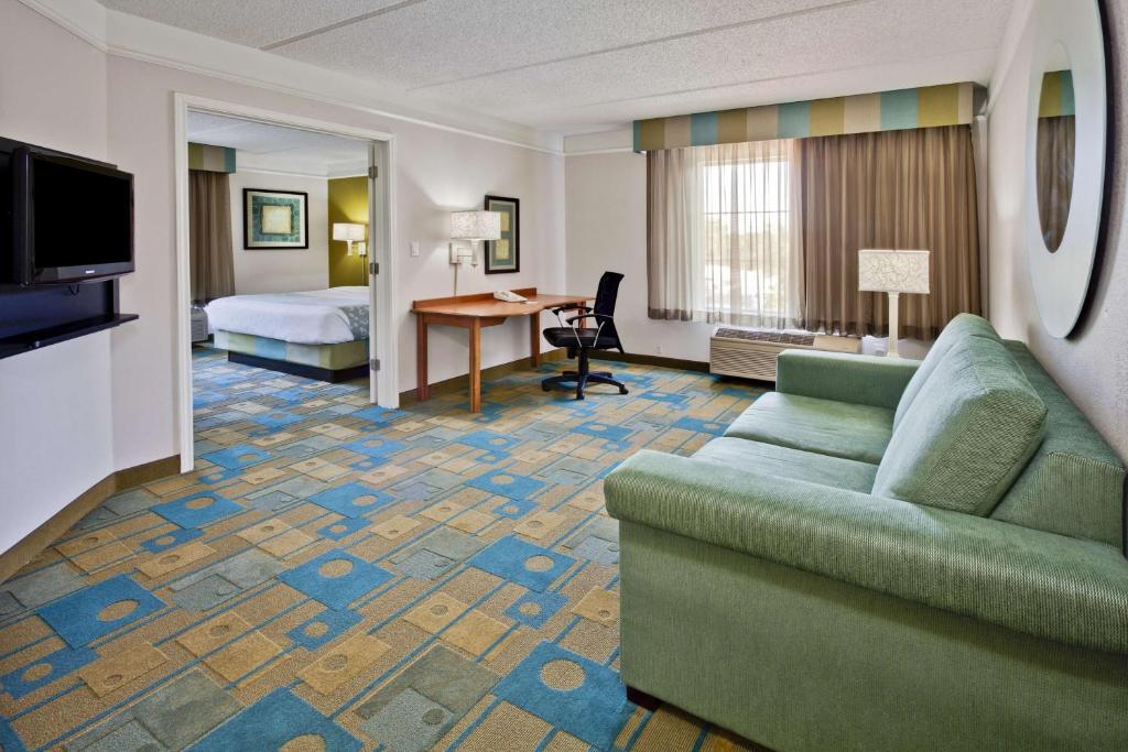 La Quinta by Wyndham Ft. Lauderdale Airport - One-Bedroom King Suite - Non-Smoking