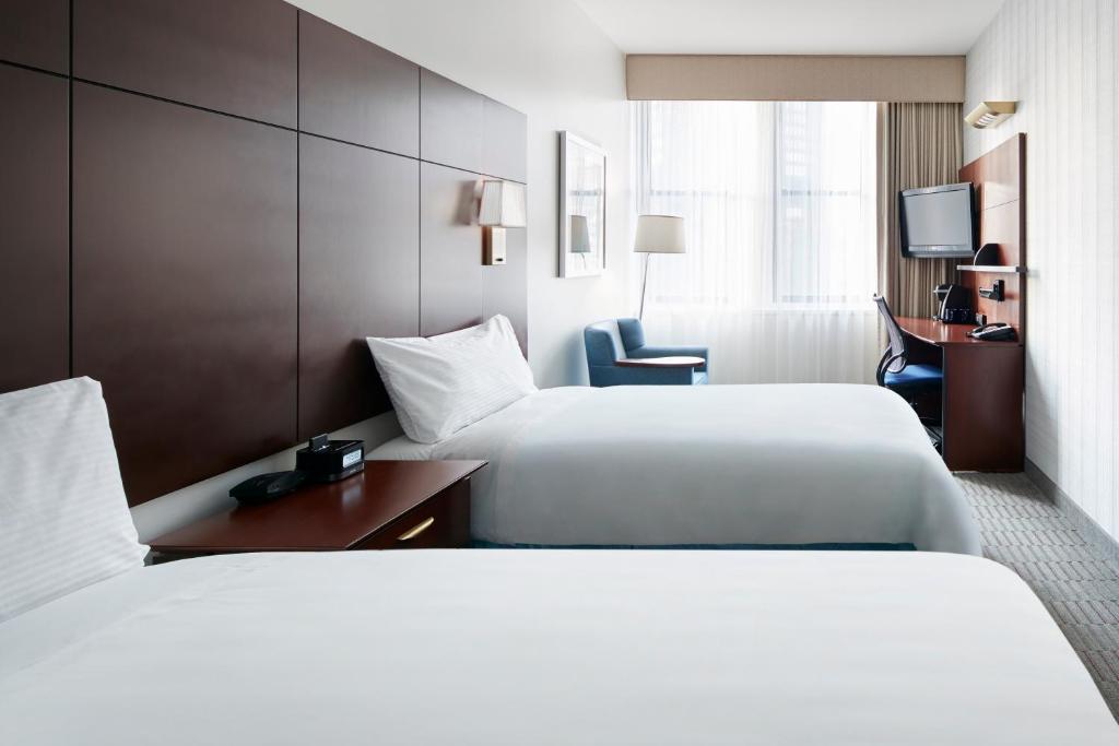 Cama o camas de una habitación en Central Loop Hotel