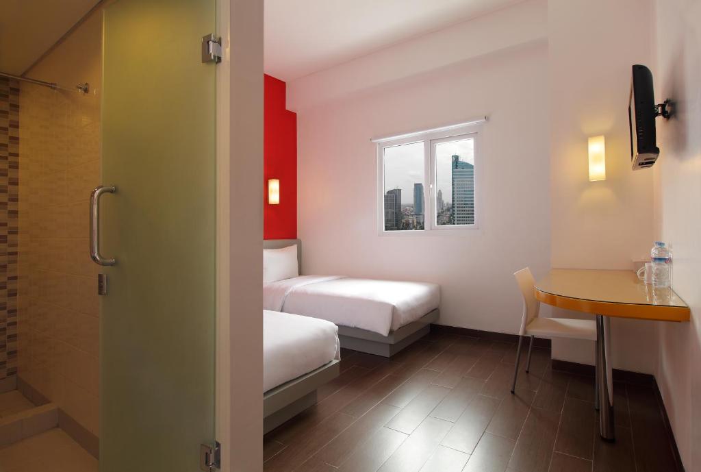 Postel nebo postele na pokoji v ubytování Amaris Hotel Tendean