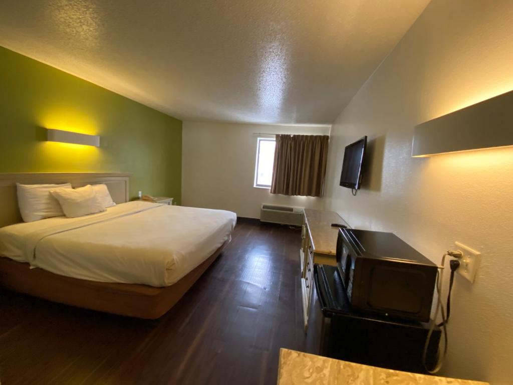 Skylight Inn Willoughby - Cleveland Mentor - 