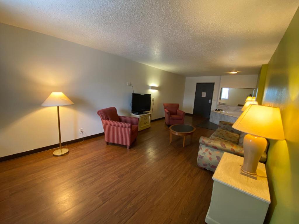 Skylight Inn Willoughby - Cleveland Mentor - King Suite Avec Bain De Spa - Non-fumeur