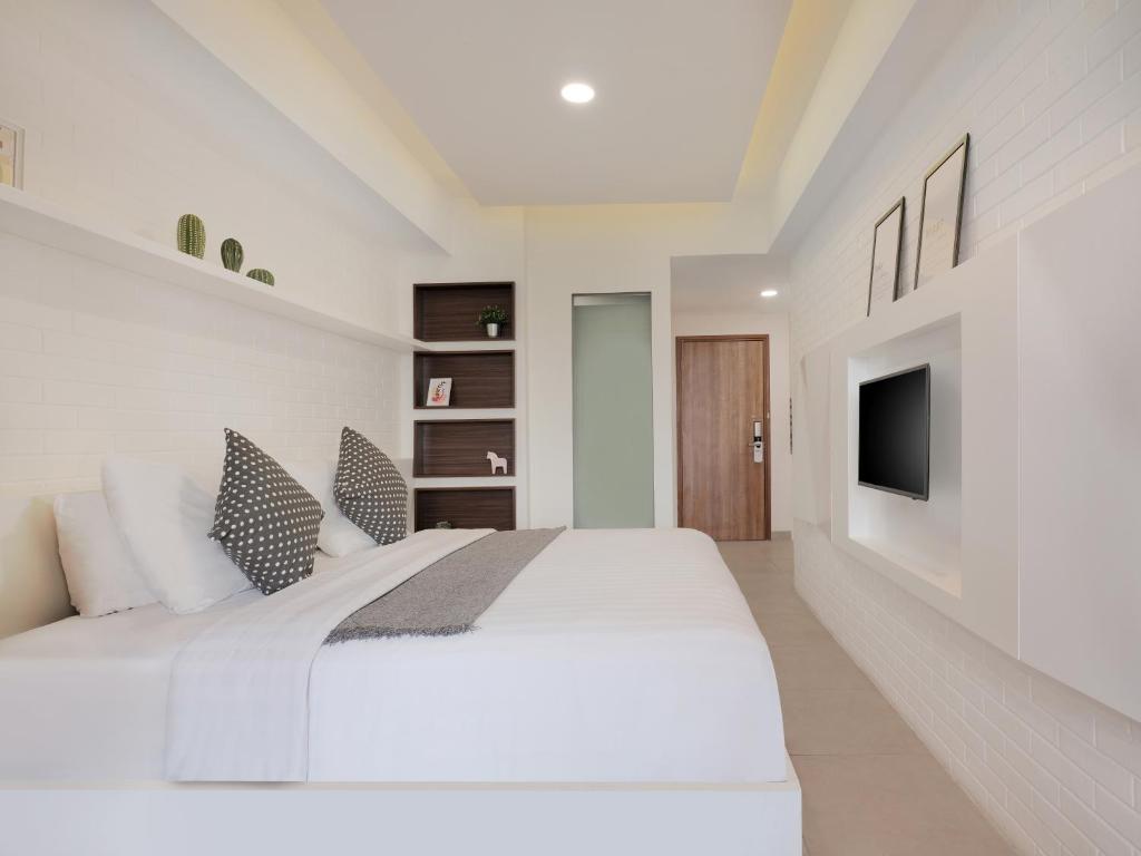 Postel nebo postele na pokoji v ubytování Fika Rooms Tangerang By Skandinavia