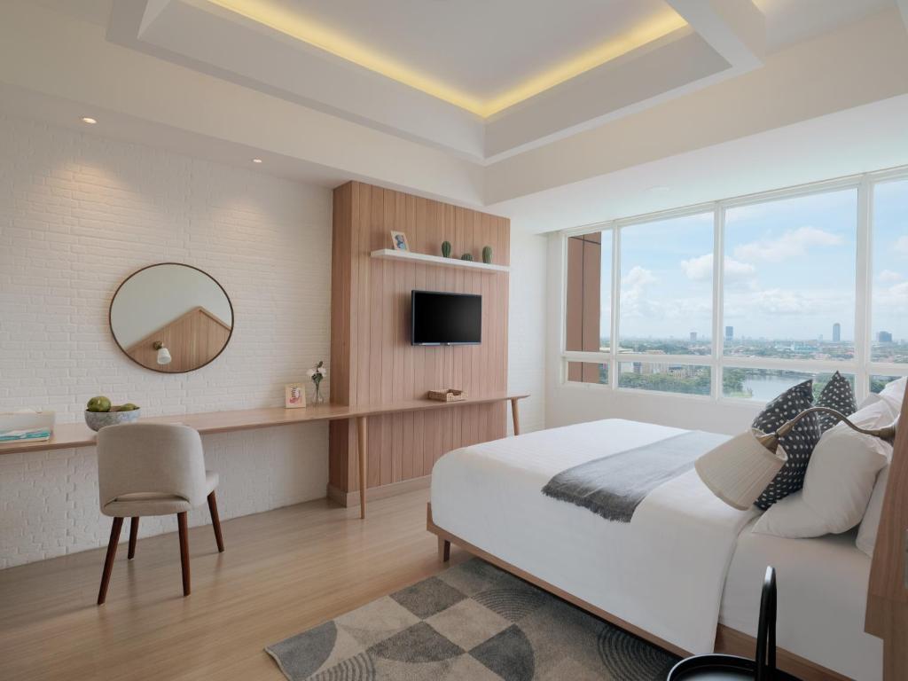 TV a/nebo společenská místnost v ubytování Fika Rooms Tangerang By Skandinavia