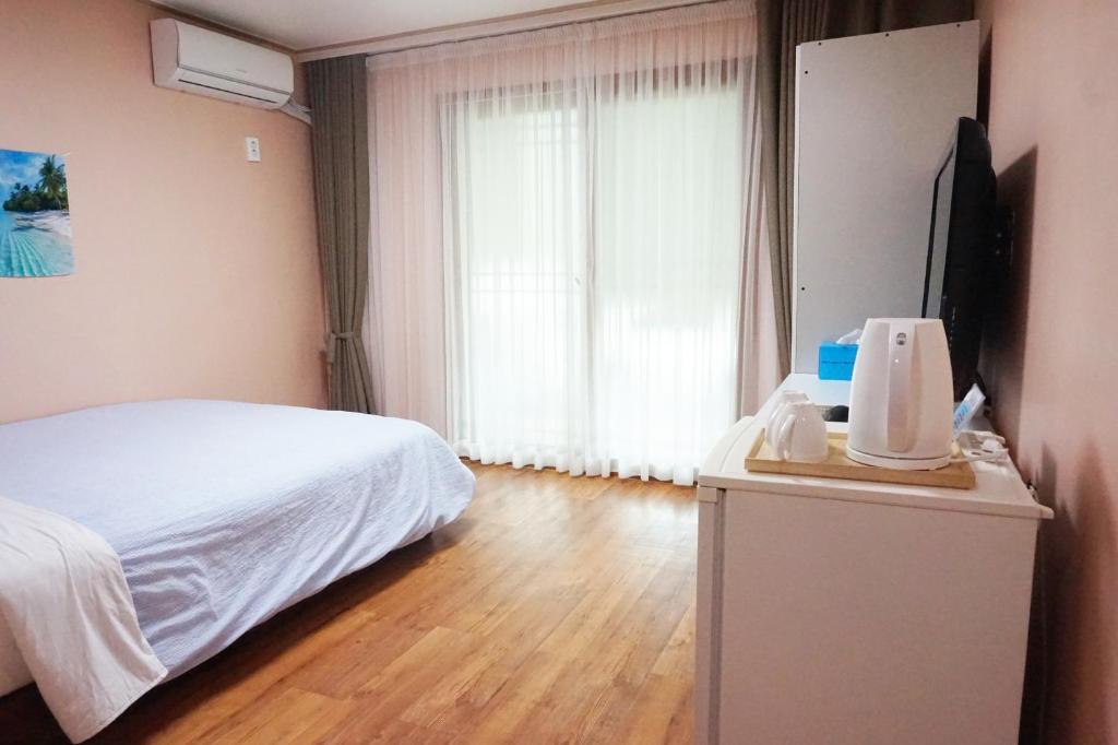 Postel nebo postele na pokoji v ubytování Naksanstay