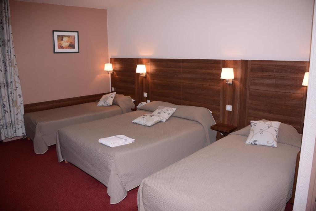 Ένα ή περισσότερα κρεβάτια σε δωμάτιο στο Hôtel de Bourgogne