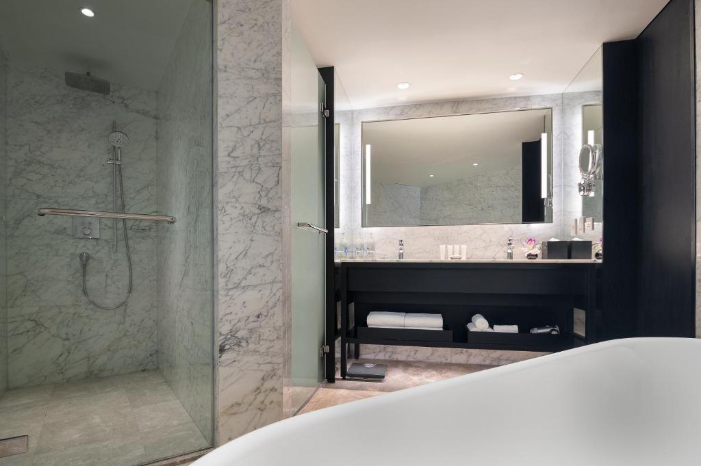 Crowne Plaza Bangkok Lumpini Park by IHG