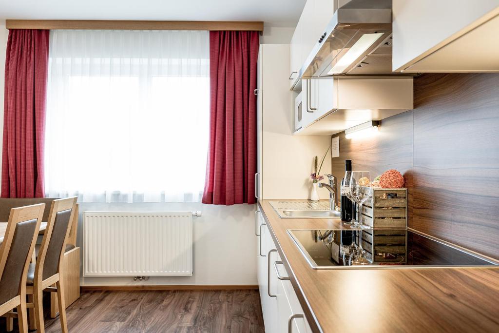 Kuchyň nebo kuchyňský kout v ubytování DIE BARBARA Appartements & Zimmer