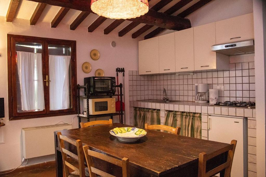 Kuchyňa alebo kuchynka v ubytovaní Podere La Vecchia Fornace