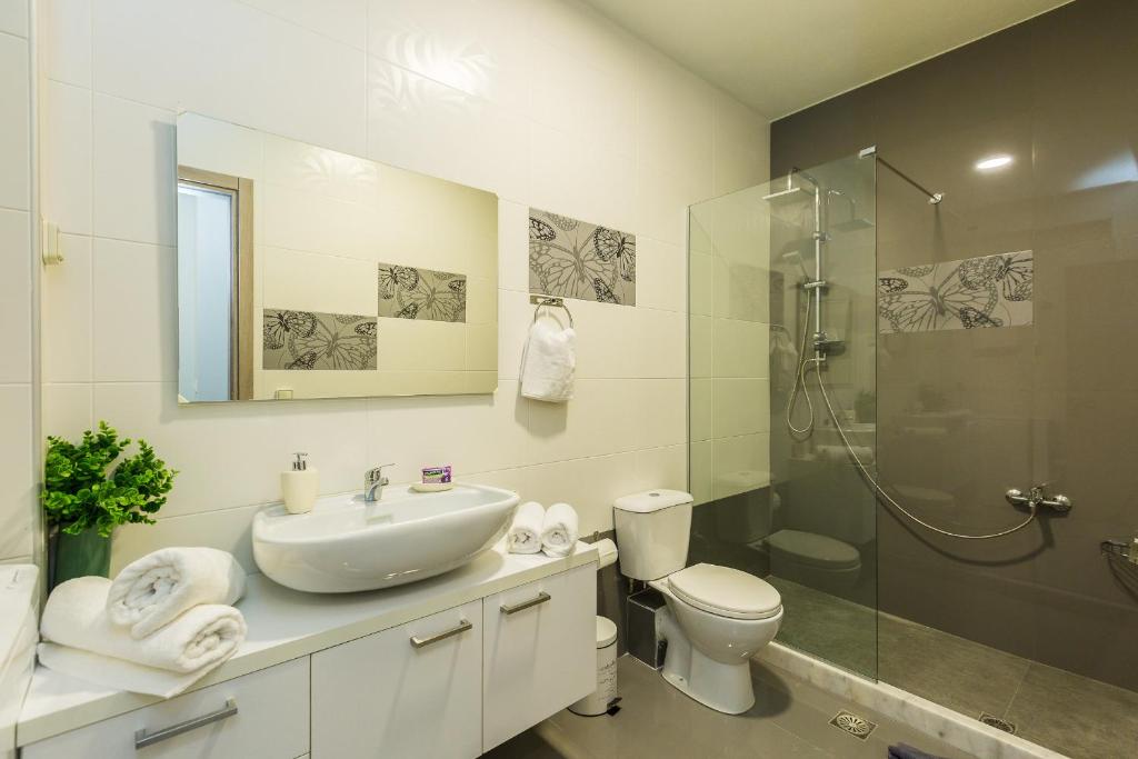 Koupelna v ubytování Three Moirai Villa
