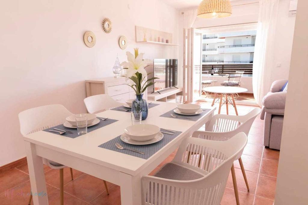 Część wypoczynkowa w obiekcie Apartamento nuevo junto a la playa , vistas al mar