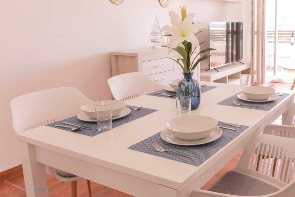 Zdjęcie z galerii obiektu Apartamento nuevo junto a la playa , vistas al mar w mieście Punta Umbría