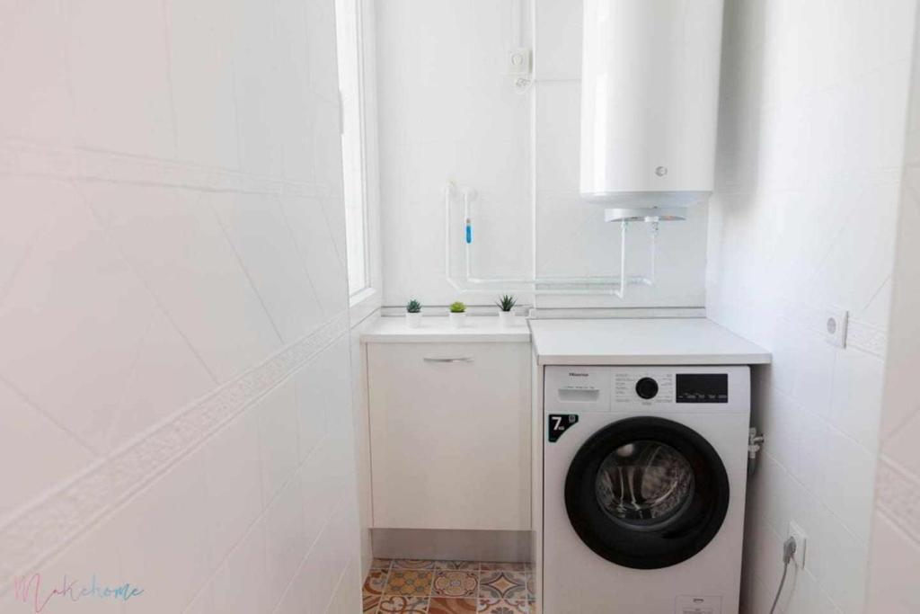 Zdjęcie z galerii obiektu Apartamento nuevo junto a la playa , vistas al mar w mieście Punta Umbría