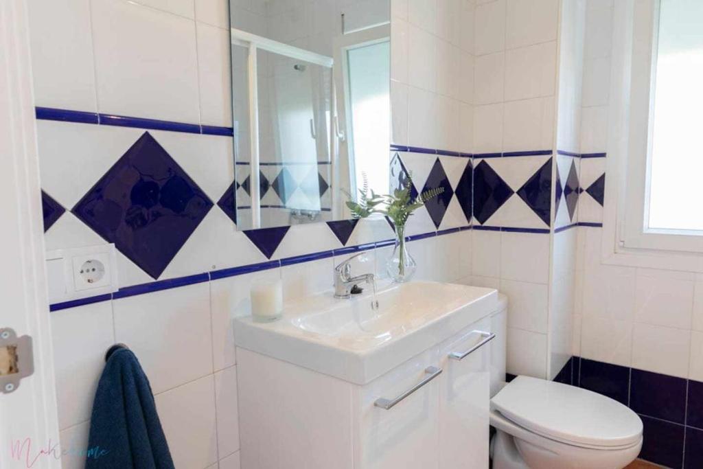 Łazienka w obiekcie Apartamento nuevo junto a la playa , vistas al mar