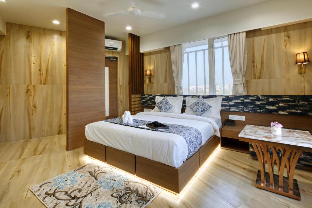 Postel nebo postele na pokoji v ubytování Hotel Elysian Residency