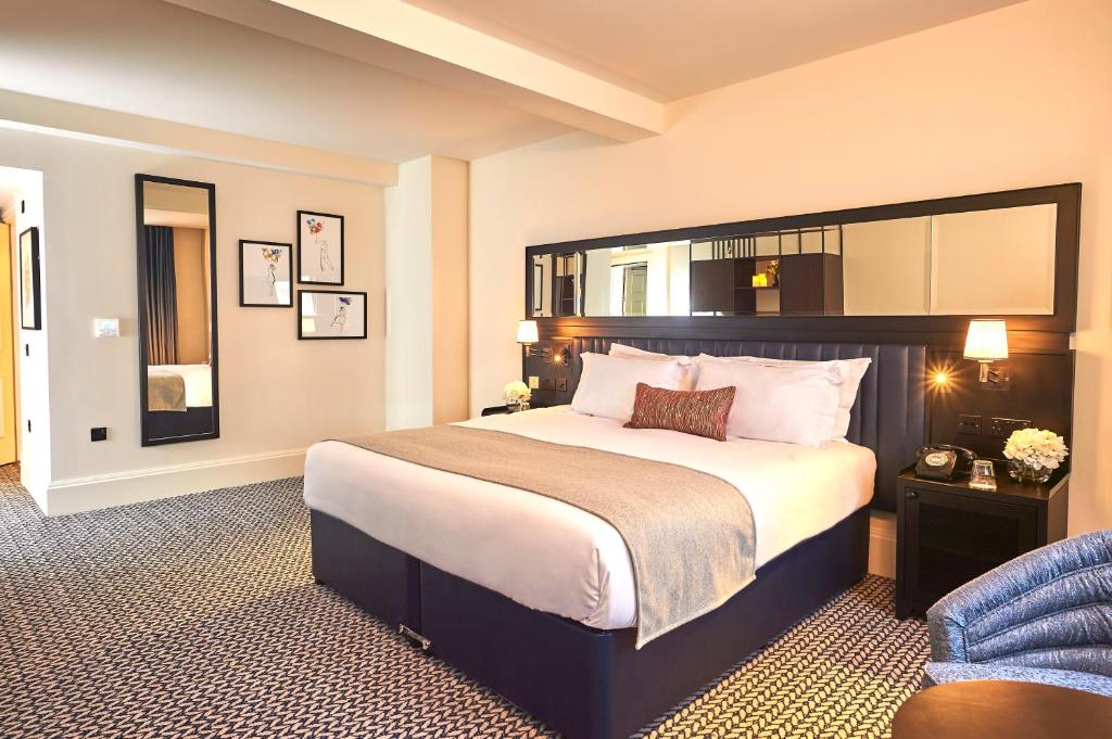 Postel nebo postele na pokoji v ubytování The Grand Hotel Birmingham