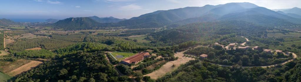 una vista aerea di una valle con alberi e montagne di Is Bisus a Castiadas