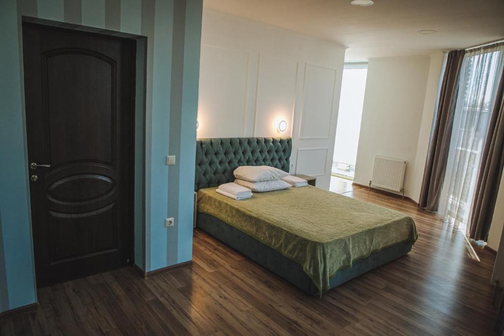 Postel nebo postele na pokoji v ubytování Alina Hotel & Hostel