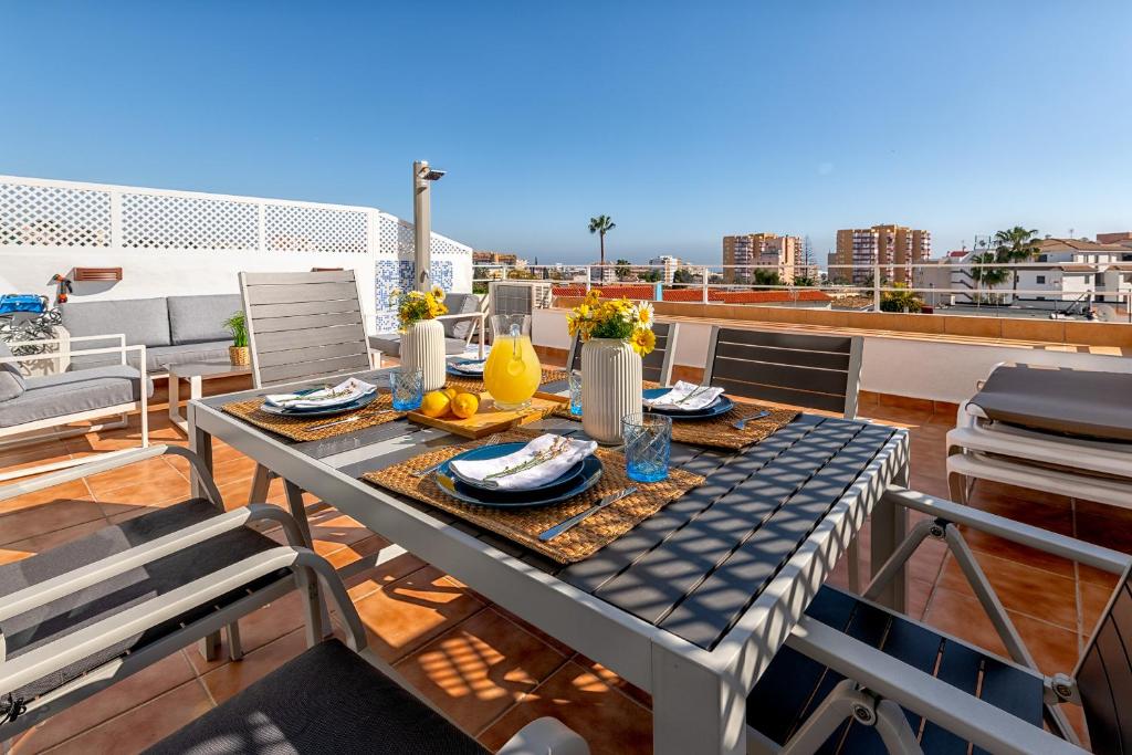 Μπαλκόνι ή βεράντα στο LOLA PLAYA Puerto Marina