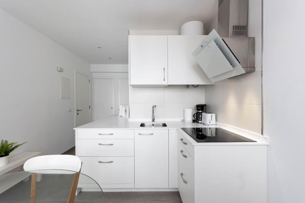 Kuchyň nebo kuchyňský kout v ubytování YourHouse Monges Apartment with sea views