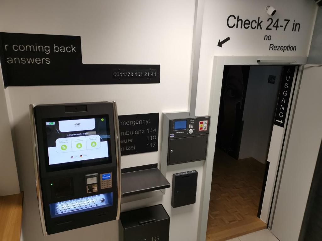 Hotel16 by Messe & Stadion Suisse in Minuten & Late Check-in - Resim 11