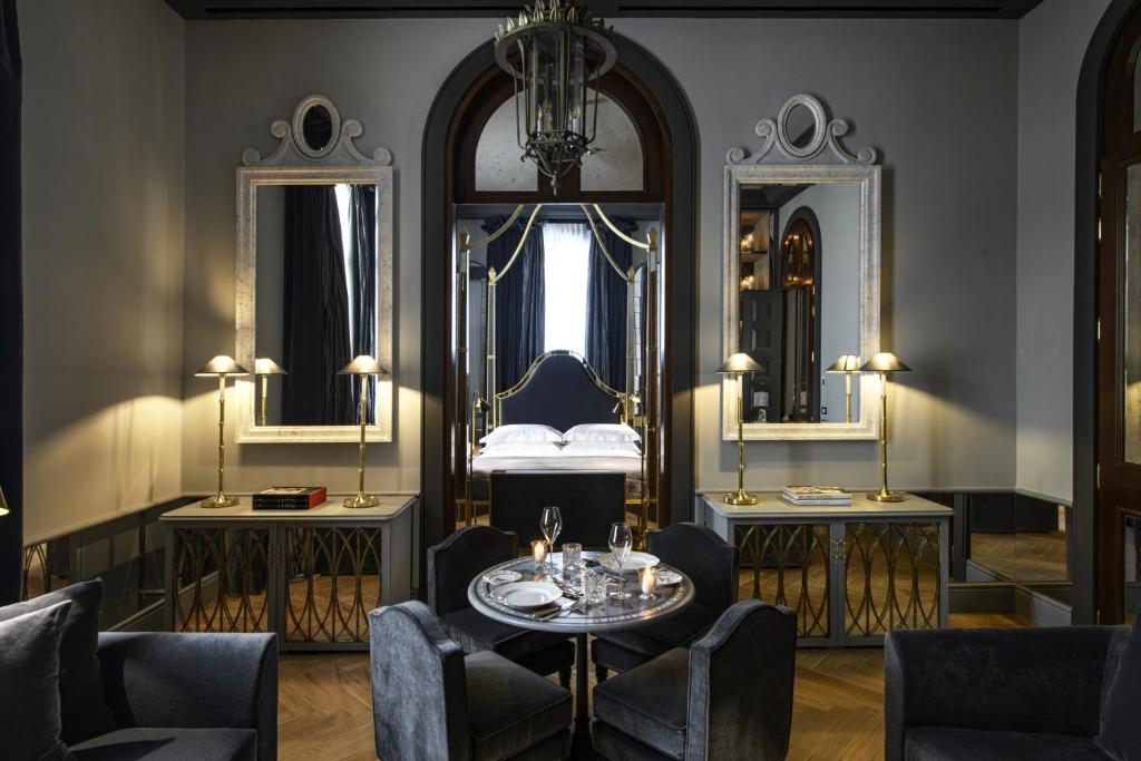 En restaurant eller et spisested på Helvetia&Bristol Firenze – Starhotels Collezione