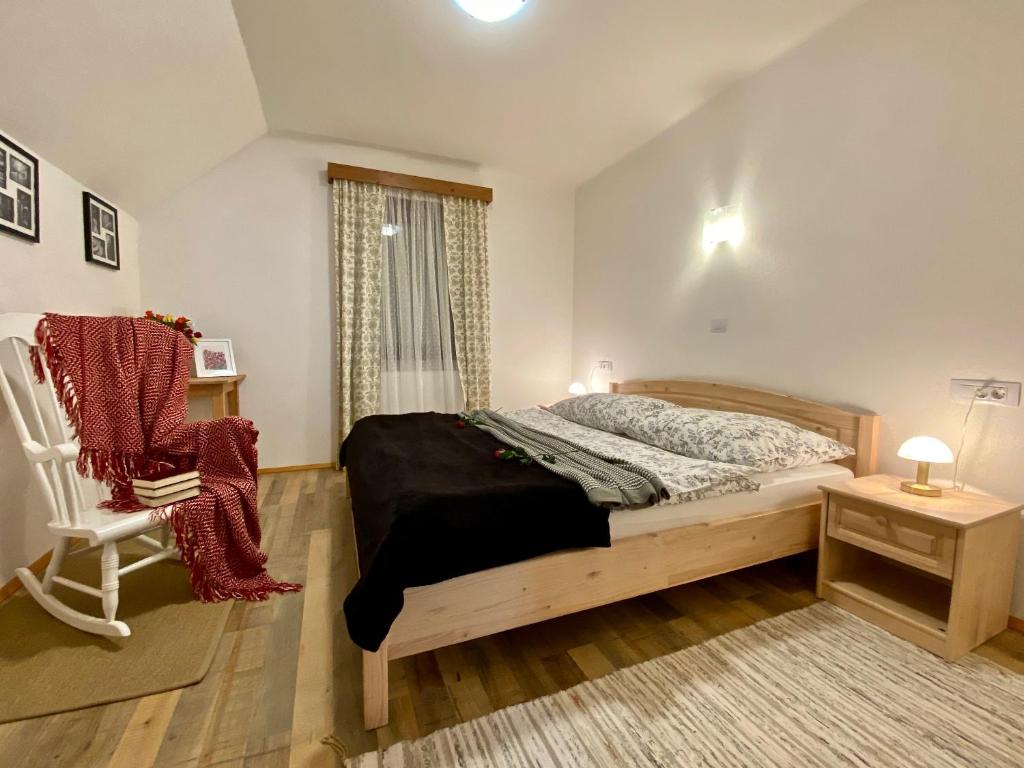 Postel nebo postele na pokoji v ubytování Apartment Ravnik