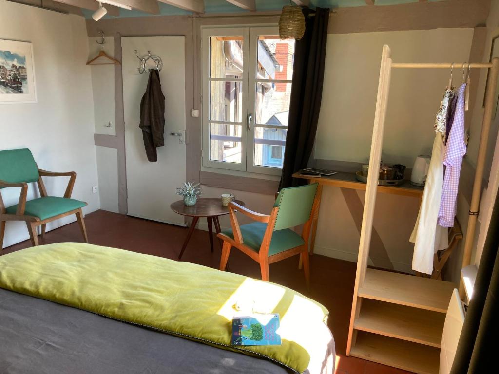 Postel nebo postele na pokoji v ubytování Chambres chez l'habitant Capucine