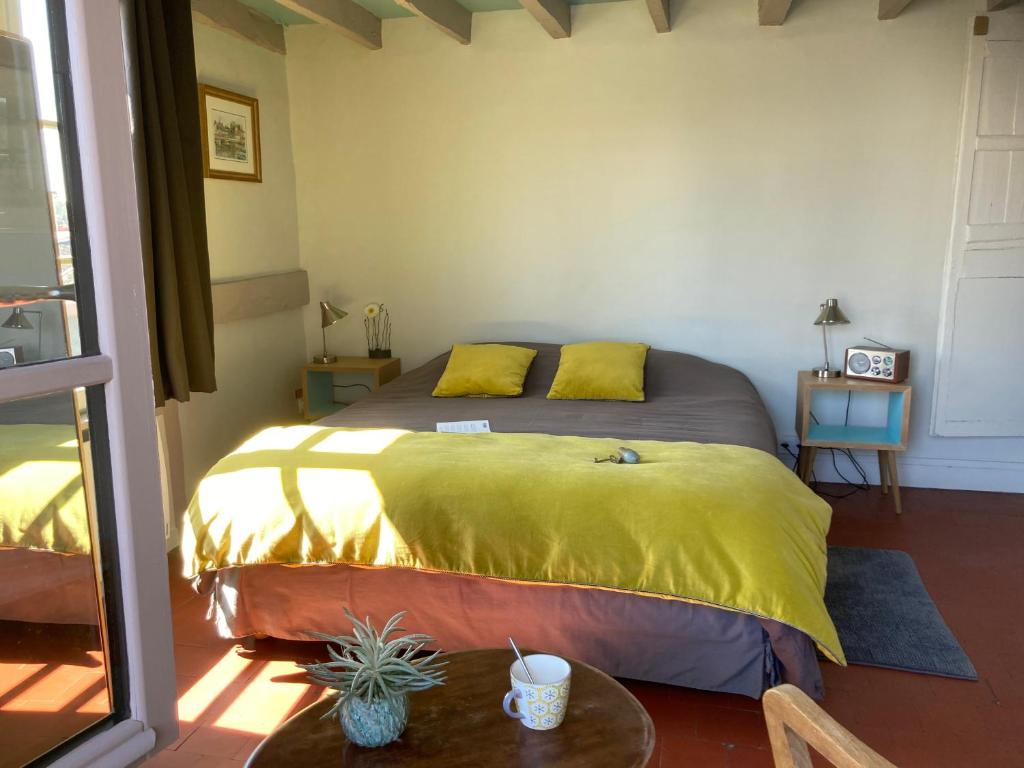 Postel nebo postele na pokoji v ubytování Chambres chez l'habitant Capucine