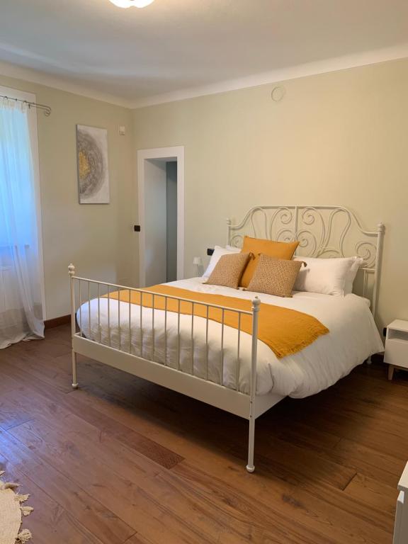 A bed or beds in a room at Borgo La Morra