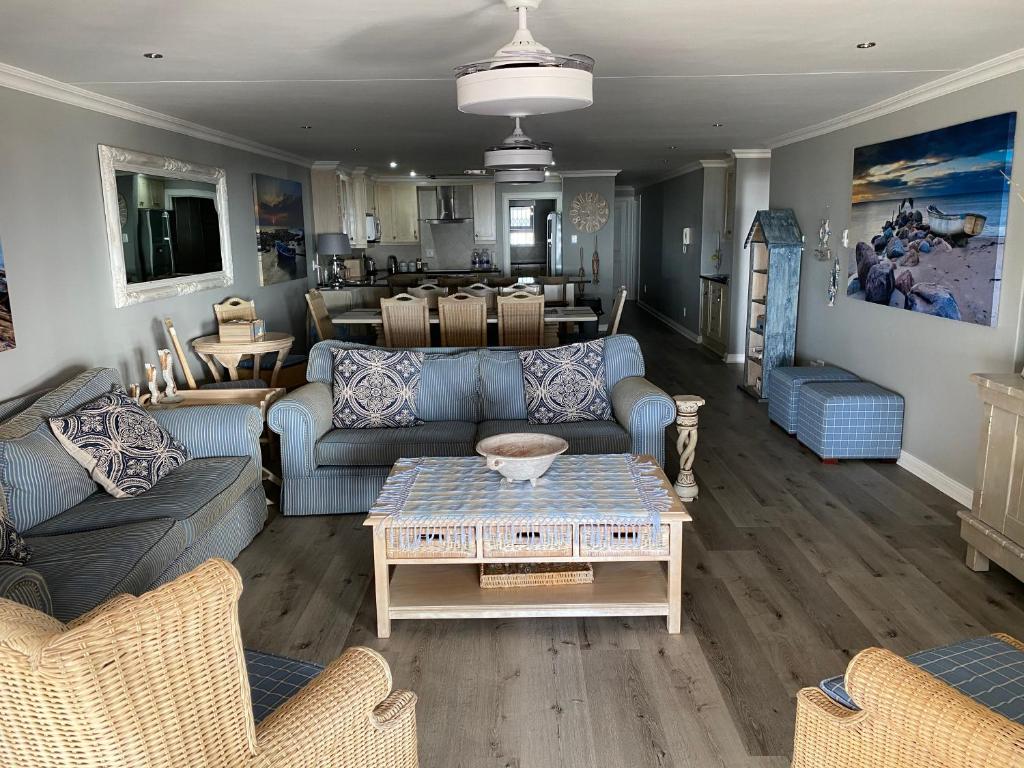 Boutique Apartment on Main Beach - отзывы и видео