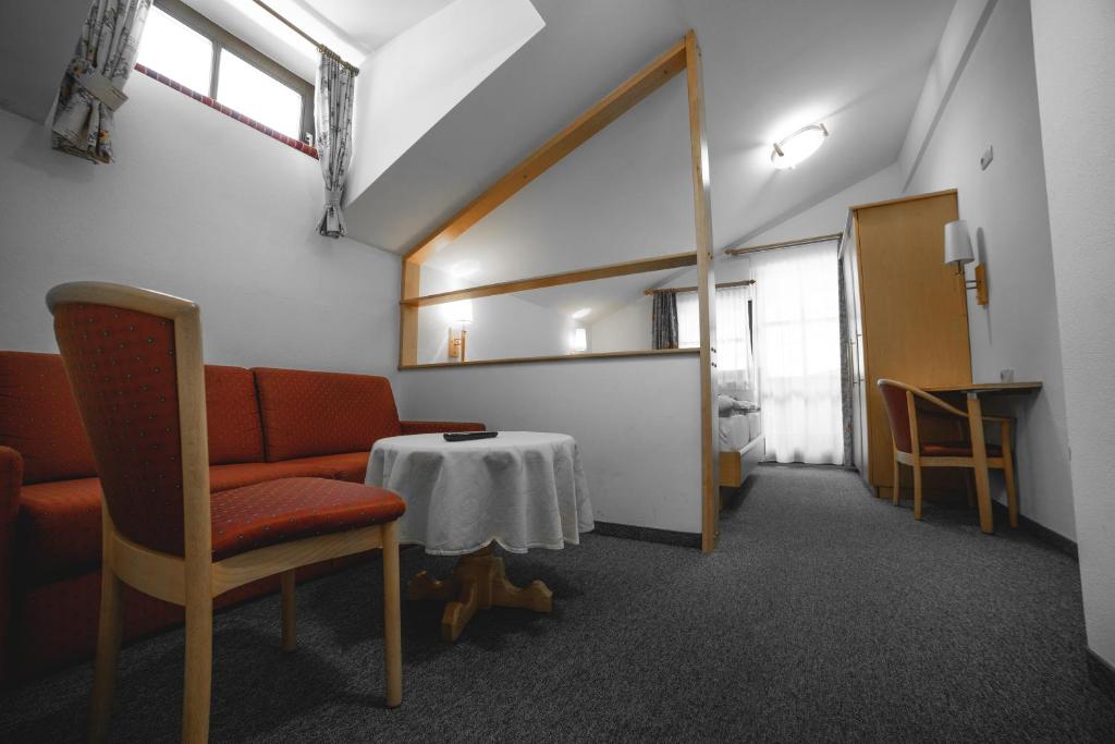 Posezení v ubytování Hotel Landhaus Neumayr
