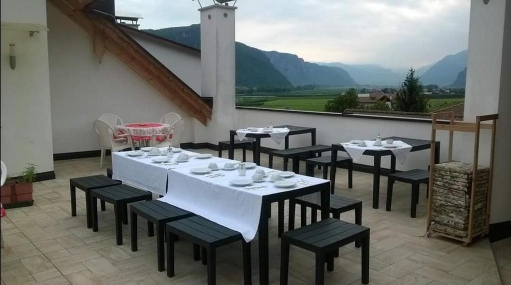 Nespecifikovaný výhled na hory nebo výhled na hory při pohledu z hotelu