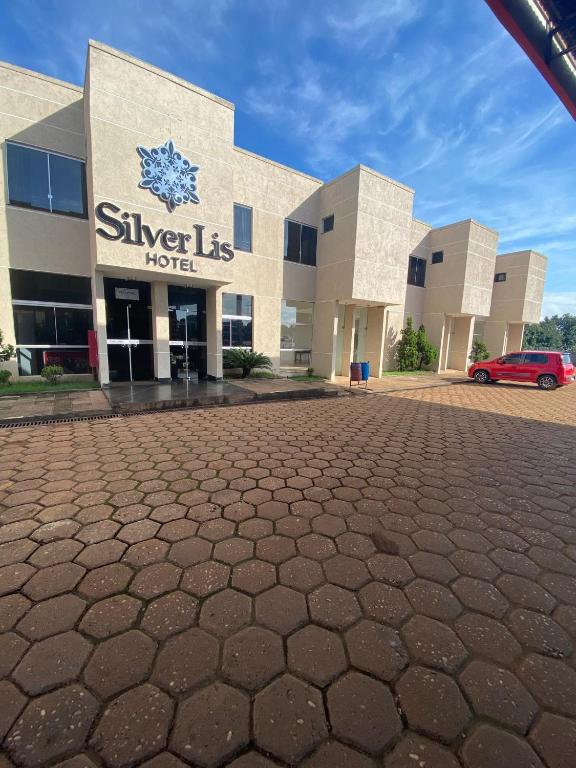  Silver Lis Hotel