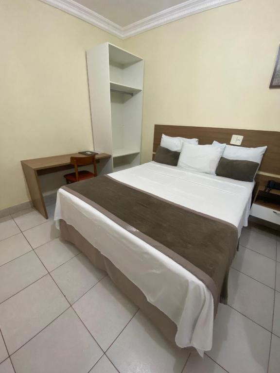  Silver Lis Hotel