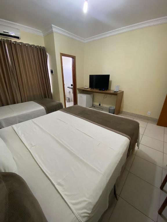  Silver Lis Hotel