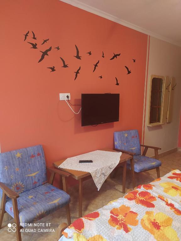 Telewizja i/lub zestaw kina domowego w obiekcie Apartmanház Gabriella