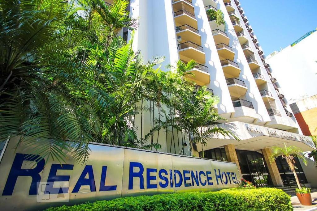 a real resilience house sign in front of a building at Real Residence Hotel in Rio de Janeiro